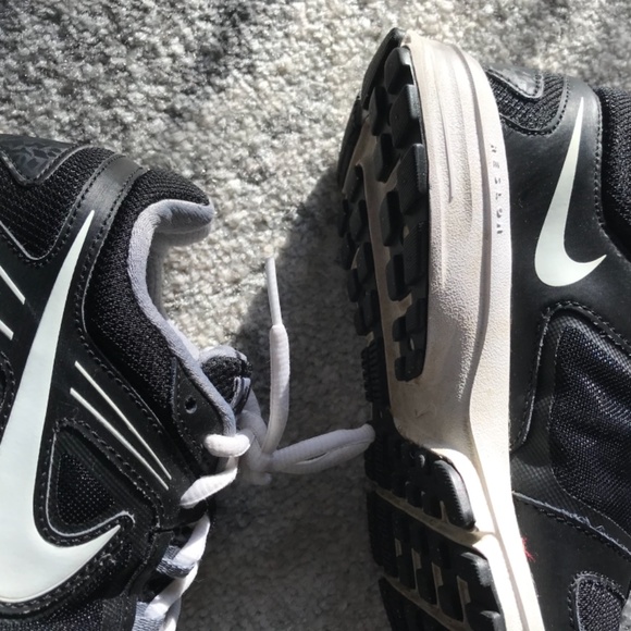 Nike Air Sneaker - Picture 5 of 8